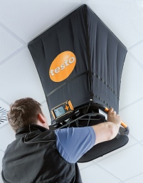 Besonders leichte Handhabung dank neigbarem Display.......