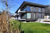 Nachhaltiges Beispiel für innovatives Bauen in Hochwassergebieten: Optimaler Schutz vor Feuchtigkeit durch Stelzenbau und die Hochleistungsdämmstoffe von Steinbacher.<br />Bild: Steinbacher