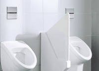 Die neue Urinalspülautomatic „Sanicontrol 925“ mit einer Frontplatte aus Zink-Druckguss verbindet intelligente Spültechnologie mit attraktivem Design. <br /><br />Quelle: mepa