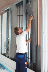 Die Dämmung von Rohrleitungen ist eine der einfachsten und effizientesten Maßnahmen zur Energie-Einsparung in Gebäuden. Bild: Armacell