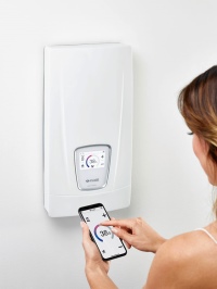 Bedienung des  neuen »DSX Touch« mit Smartphone<br />Bild: CLAGE