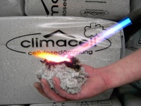Climacell-Cellulosedämmung hielt im Praxistest einer direkten Beflammung circa 120 Minuten stand.<br />Bild:www.climacell.de