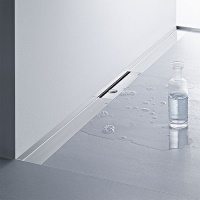 <b>Markanter Abschluss:</b> CeraWall S setzt gezielt einen optischen Akzent am Übergang von Boden und Wand.