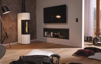 Die 60 cm hohe Flamme zieht jeden in seinen Bann.<br />Bild: Cera Design