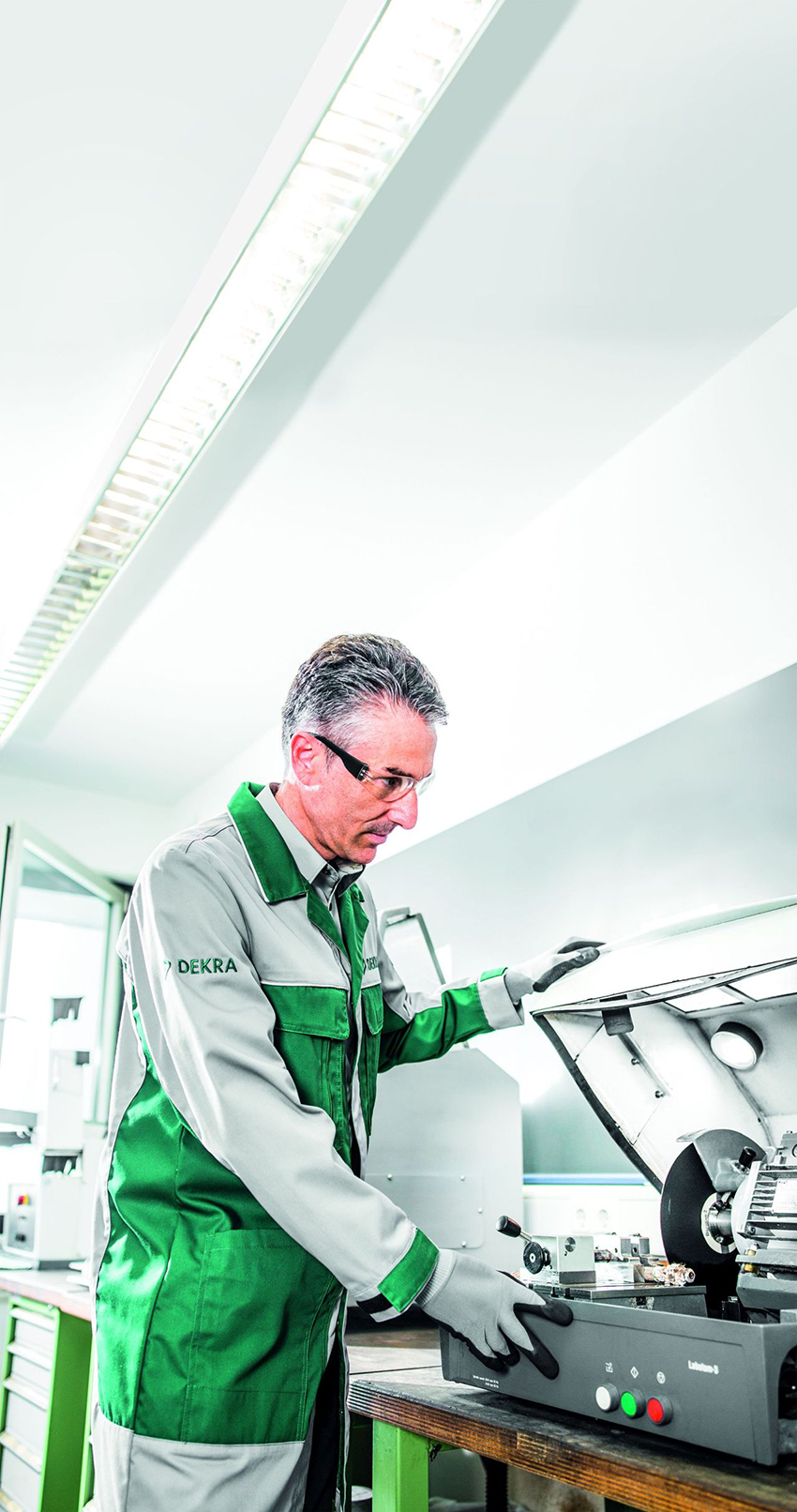 DEKRA Flexschlauch Werkstofflabor.Bilder: DEKRA
