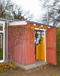 Wer die Investition in eine Pelletanlage nicht scheut, kann zumindest bei steigenden Preisen für fossile Brennstoffe mit einer absehbaren Amortisation rechnen. <br />Bild: DEPI