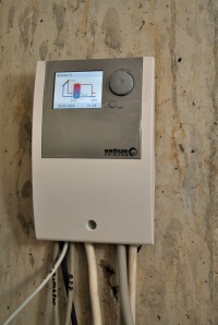 Über eine zusätzliche Regelung wird das Zusammenspiel von Gas-Brennwertgerät, Solarthermie und Pufferspeicher optimal gesteuert.<br /><br />Fotos: BRÖTJE, Rastede