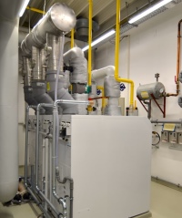 Ein Blick hinter die Kulissen verrät die saubere Installation der Gasbrennwertkessel.