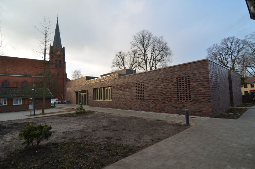 Das neue Gemeindezentrum bietet Platz für die Servicebüros...