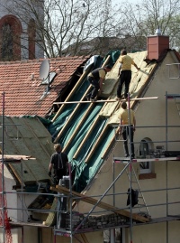 Zwischensparrendämmung mit Steinwolle. <br />Bild: Foto Armin Kübelbeck / Wikomedia 