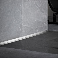 ... CeraWall S an der Wand mit Ablaufschiene aus Edelstahl ...