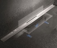 Im Kombination mit einer Design-Duschrinne von Dallmer sorgt DallFlex für eine zuverlässige und sichere Entwässerung. Der herausnehmbare Geruchverschluss gewährleistet eine einfache und schnelle Reinigung. <br />Bilder: Dallmer GmbH + Co. KG