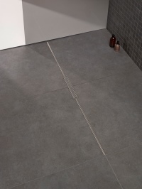 CeraFloor Individual ist eine der Produktneuheiten, die Dallmer erstmalig auf der ISH 2019 vorgestellt hat. Die filigrane Duschrinne für die Fläche zeichnet sich durch feinstes Design und modernste Technik aus und ist mit dem DallFlex-System kombinierbar. 