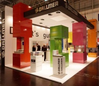<strong>Einladend</strong>: Farbenfroh, hell und offen - so präsentiert sich Dallmer mit neuem Messestand<br />auf der IFH in Nürnberg.