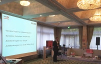Jens Göke, Anwendungstechniker bei Dallmer, gab sein Profiwissen an Installateure, Fliesenleger und Architekten weiter.<br />Bilder: Dallmer GmbH + Co. KG