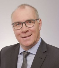 Dr. Wilfried Plum, Geschaftsführer am OWI