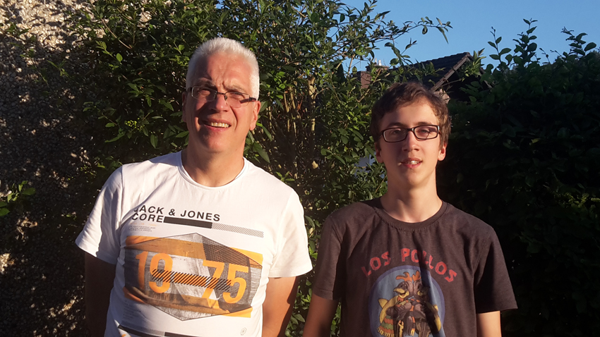 li. Stefan Lott: Gewinner einer DFB Sporttasche. Re....