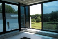 Ein Blick aus dem Fenster können die Schüler auch im Sommer werfen, da auf Jalousien und Markisen durch das EControl Spezialglas verzichtet werden konnte.