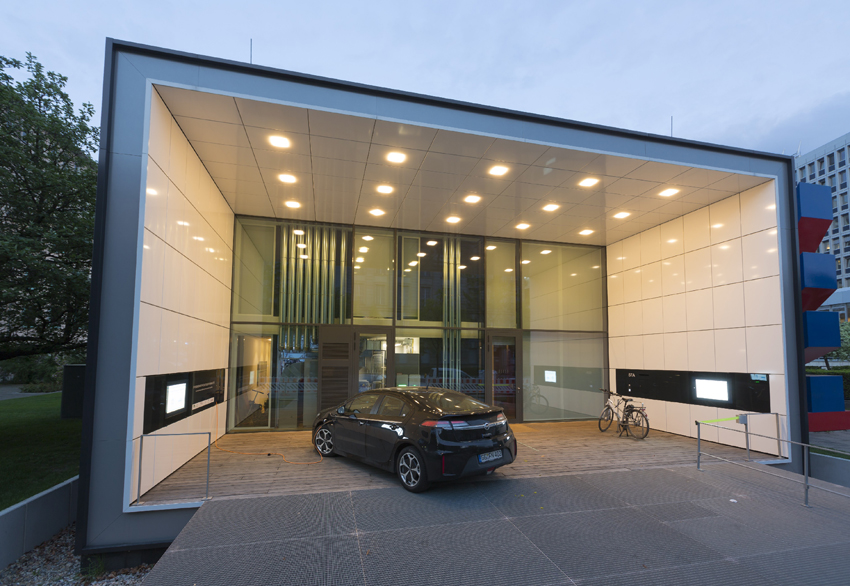 Außenansicht auf das „Effizienzhaus Plus“ in Berlin....