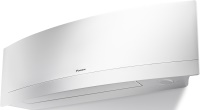 DAIKIN bietet mittlerweile insgesamt drei Systeme mit dem Kältemittel R32 im Portfolio an: Die Wandgeräte Emura R32 (im Bild), Ururu Sarara R32 und Professional R32.<br />Bild: DAIKIN