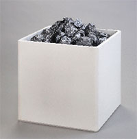 Mit Silicium-,Feedstock' befüllter Tiegel vor der Kristallisation........