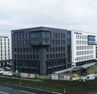 Das neue Raiba Center in Schwabach  verfügt über eine 12 Meter lange Tiefgaragenzufahrt.<br />Diese ist dank einer AEG Freiflächenheizung in den Wintermonaten permanent schnee- und eisfrei.<br />