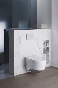 Elegant verpackt: Das neue Dusch-WC Geberit AquaClean Mera setzt neue Maßstäbe in Design und Technologie. 