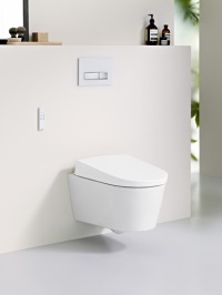 Geberit AquaClean Sela verfügt wie alle Geberit AquaClean Dusch-WCs mit eingebautem Warmwasserspeicher über eine integrierte Sicherungseinrichtung des Typs AB (freier Auslauf mit nicht kreisförmigem Überlauf). Bilder: Geberit
