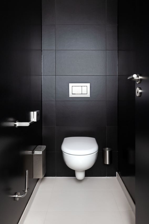 Klassisch-schlicht präsentieren sich hingegen die Sanitäranlagen....