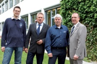 Stehen in ständigem Kontakt: Sven Jessen (Fachlehrer Sanitär), Studiendirektor Ingbert Harms, Thomas Neumeister (Innungsmeister Stormarn), Achim Völkel (Geberit Verkaufsberater Objekte).