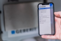Das übersichtliche Menü der Geberit SetApp ermöglicht dem Installateur oder Betreiber nicht nur die sichere Inbetriebnahme der Hygienespülung, sondern liefert auch Zusatzinformationen wie Montage- und Instandhaltungsanleitungen. 