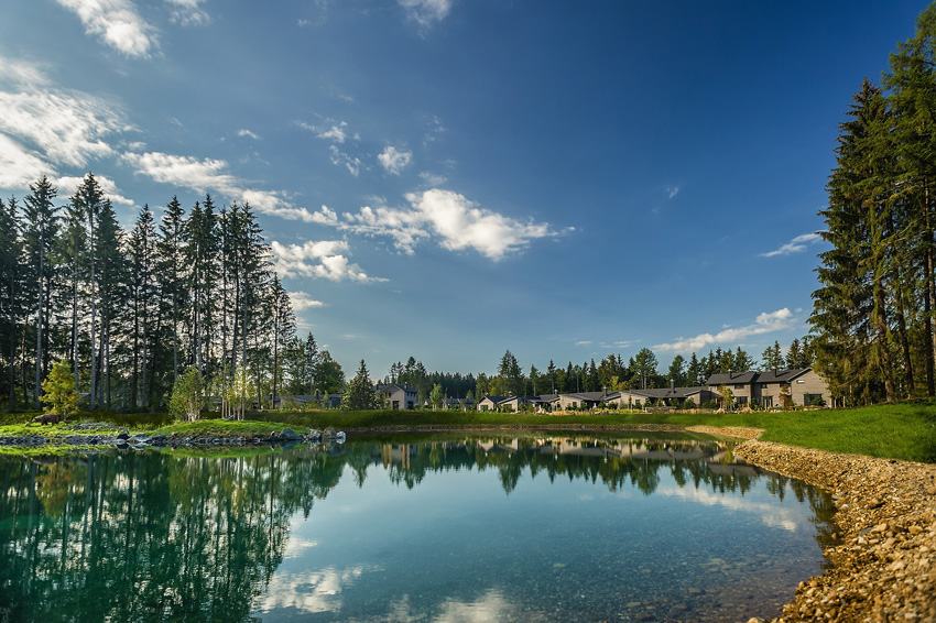 Die Ferienhäuser im Center Parcs Park Allgäu fügen...