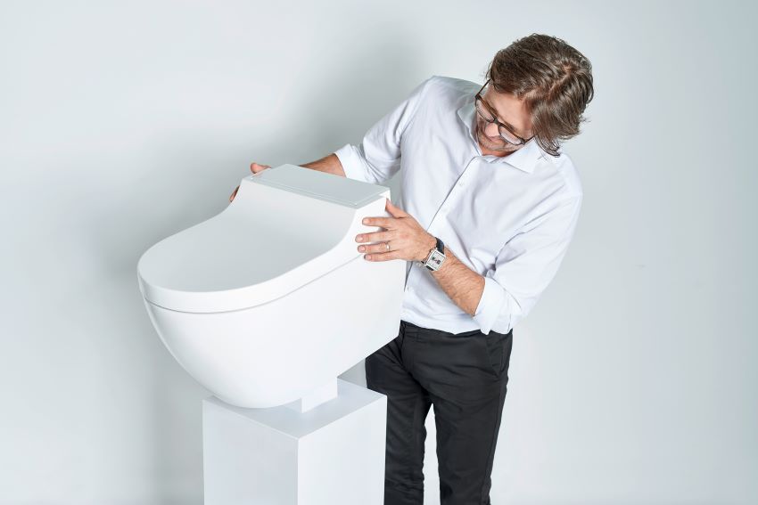 Das elegante und schlichte Design der AquaClean Dusch-WC...
