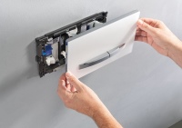 Das Geberit DuoFresh Modul hat nur eine geringe Aufbauhöhe von vier bis fünf Millimetern und kann auch bei Geberit Sigma Unterputz-Spülkästen nachgerüstet werden, sofern ein Elektroanschluss vorhanden ist. Kunden haben so immer frische Luft im Bad.