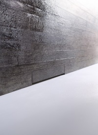 Raffiniert: Für eine besondere Ästhetik sorgt die befliesbare Blende, die den Wandablauf versteckt: Was bleibt, ist reine Funktion – die Technik dazu ist unsichtbar.<br /><br />Quelle: Geberit