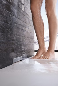 Duschen mit Komfort: Mit dem Duschelement lassen sich barrierefreie Duschflächen einfach verwirklichen.<br /><br />Quelle: Geberit