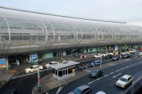 Rund 25,5 Millionen Fluggäste nutzten 2019 den Düsseldorfer Flughafen. Er ist als größter Flughafen Nordrhein-Westfalens dessen Tor zur Welt.