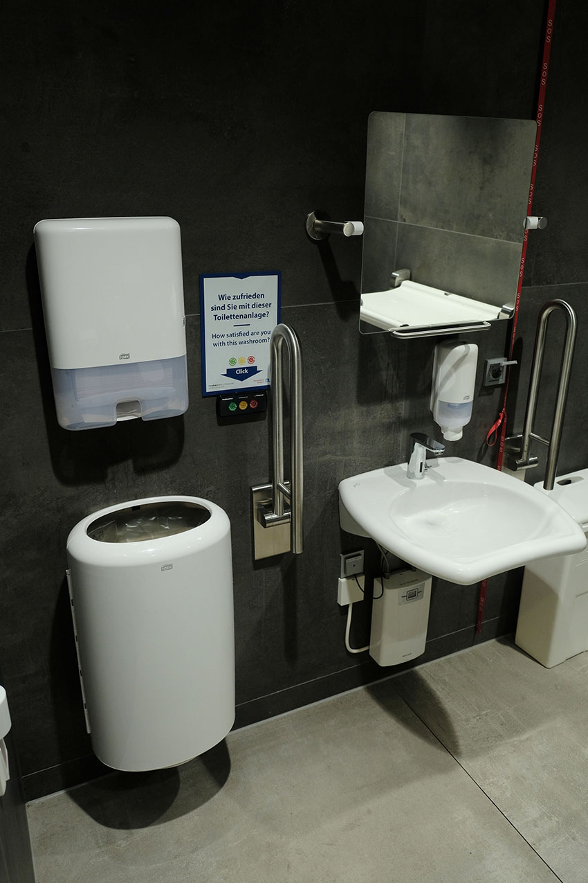 Der Waschtisch Vitalis von Geberit im barrierefreien...