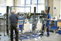Der Kunde erhält eine vollständig ausgestattete Installationswand mit Trink- und Abwassersystemen, UP-Spülkasten und weiteren Montageelementen von Geberit.