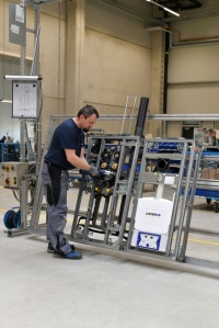 Komplett verrohrt und anschlussfertig: In die Tragsysteme der Installationseinheiten werden bei GIS Quattro bereits Trinkwasser-, Heizungs- und Abwasserrohre von Geberit integriert.