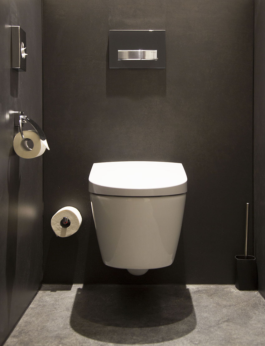 Dem Dusch-WC Geberit AquaClean Sela sieht man die integrierte...