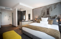 Die offene Raumgestaltung macht das Hotel Höll am Main.......