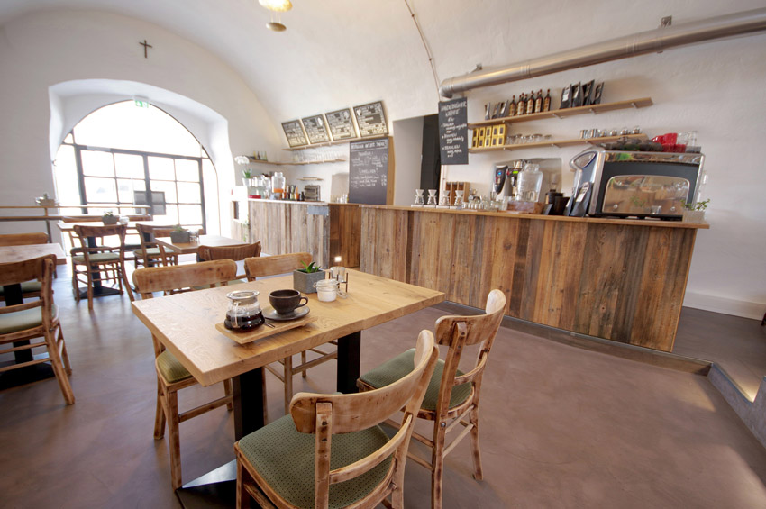 Das Café „Kaffeeküche“ im angesagten Shabby-Chic Stil...