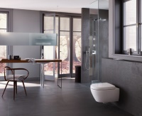 Architektonisches Baddesign: Der Geberit Omega Unterputz-Spülkasten ermöglicht mit den Omega Betätigungsplatten auch in kleinen Bädern hochwertiges Design am WC. 
