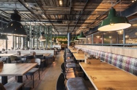 2012 eröffnet, jetzt neu gestaltet: Das Qmuh Burgergrill Steakhouse Bar in Ulm verbindet einen gemütlichen Vintage-Stil mit angesagtem Industrie-Look.