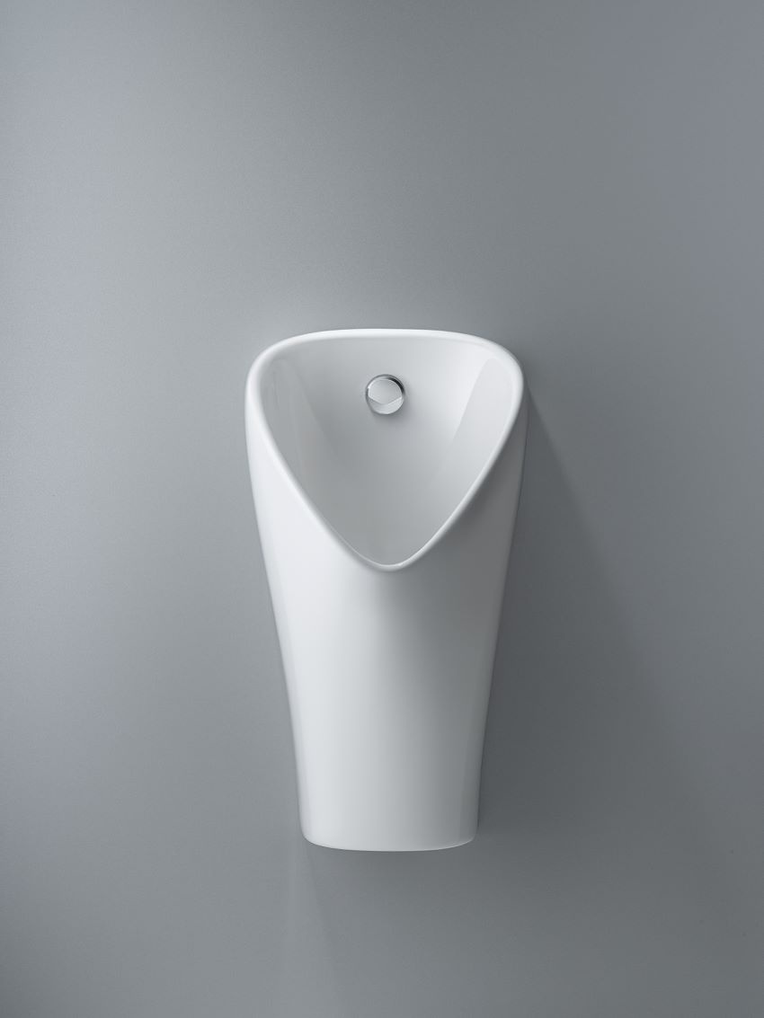 Das neue Urinal Narva ist mit einem Sprühkopf ausgestattet...