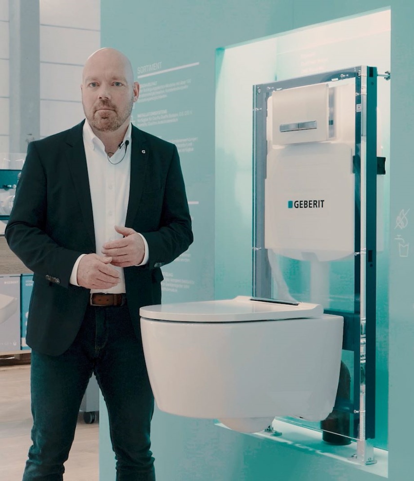 Auf der Geberit WebFair navigiert der User digital...