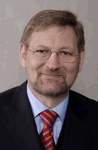 Dr. Michael Reinhard - in der Konzernleitung wechselt er in den Bereich Produkte.