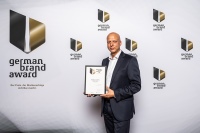 STIEBEL ELTRON Marketingleiter Claus Kroll-Schlüter freut sich über die Auszeichnung mit dem German Brand Award. <br />Bild: Stiebel Eltron