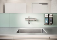 Bereit für den Einsatz im professionellen Gesundheitswesen: Die neuen, berührungslosen HANSA<strong>CLINICA</strong> Thermostate.<br />Bild: Hansa Armaturen GmbH<br />